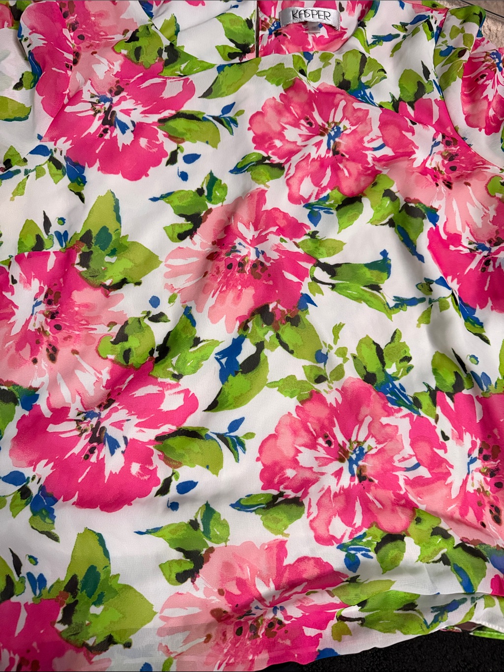 Kasper Pink Floral Blouse With Green Leaf Accents